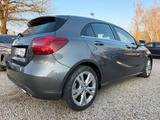Mercedes-Benz A 180 BlueEFFICIENCY Leder*SitzHz.*Kamera* - Mercedes-Benz A 180 mit Benzin-Antrieb: Limousine