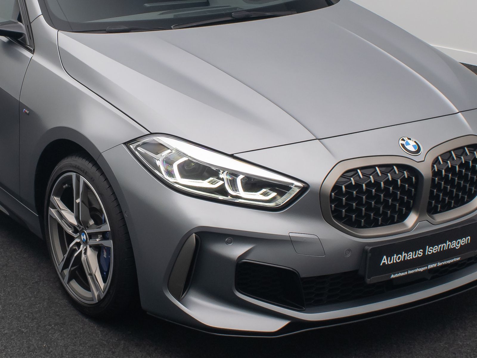 Fahrzeugabbildung BMW M135 xD HUD DAB Kamera HiFi Komfort 18Zoll