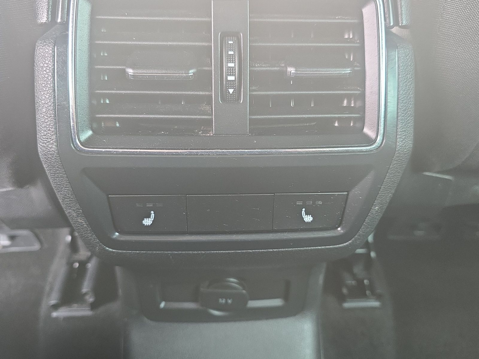 Fahrzeugabbildung SKODA Karoq Clever LED Navi AHK RFK VC SHZ