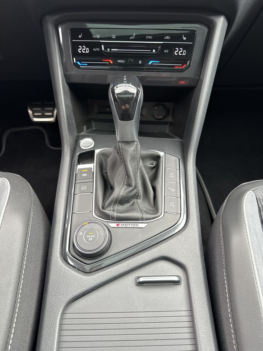 Fahrzeugabbildung Volkswagen Tiguan Allspace 4Motion R-Line NAV+IQ-LIGHT+PANO