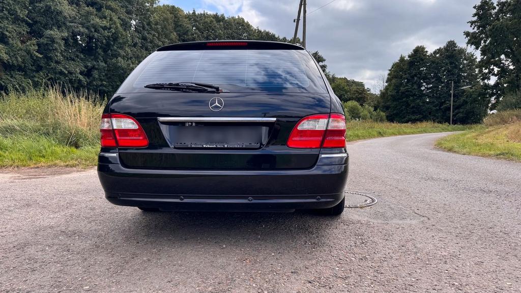 Mercedes-Benz E 320