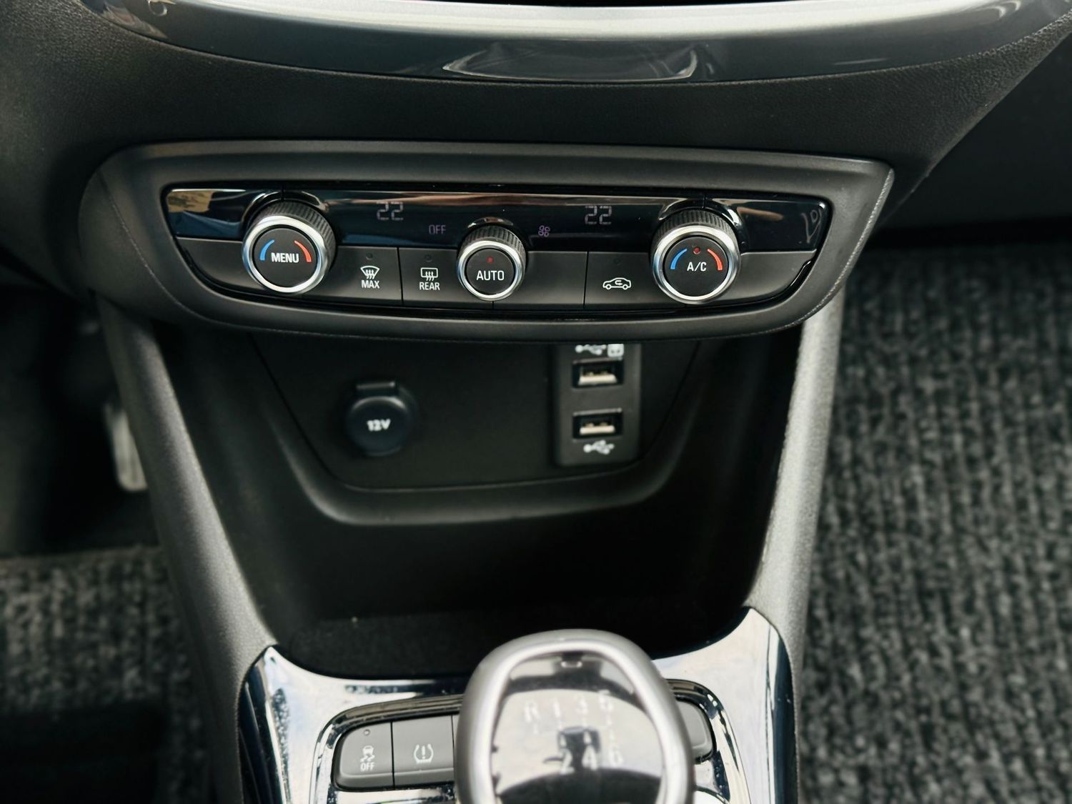 Fahrzeugabbildung Opel Crossland X 1,2 T ELEG., Navi, Panod, LED, RFK,