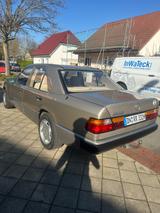 Mercedes-Benz W124 250 D - Mercedes-Benz 250: W124 D