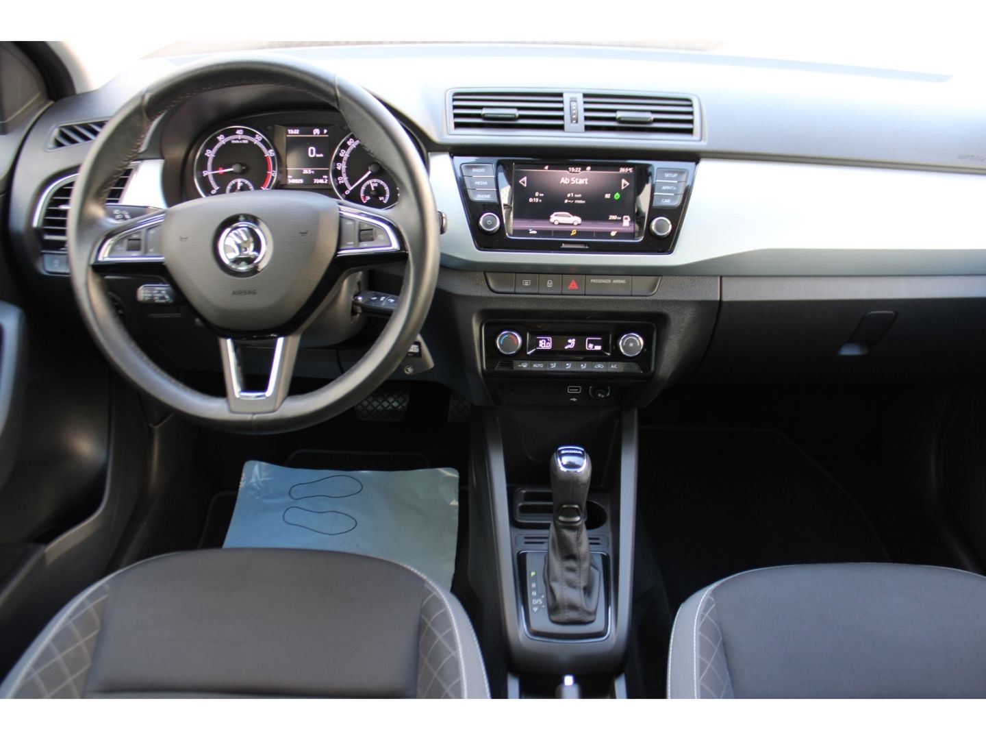 SKODA Fabia Combi Ambition 1.0 TSI DSG ACC LED DAB RFK - Image 12