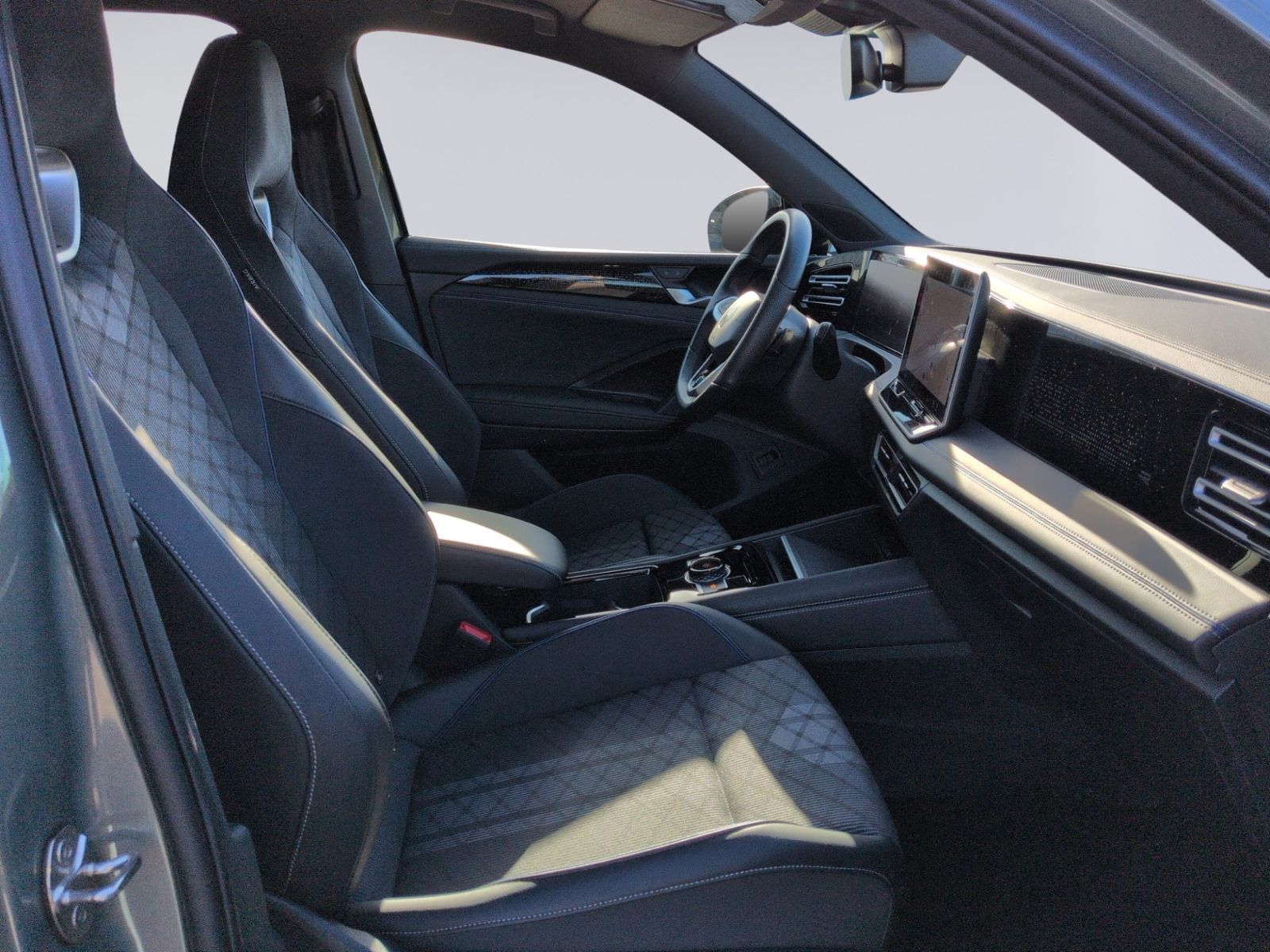 Tiguan 2.0 TDI DSG R-Line AHK+KAMERA+MATRIX+