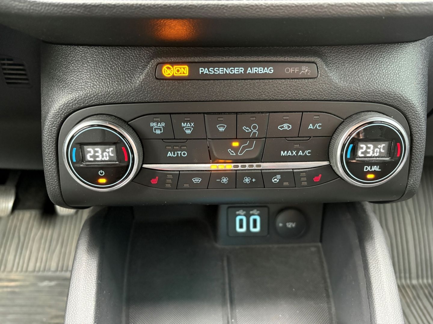 Fahrzeugabbildung Ford Focus Turnier ST-Line SpurhalteASS LED Kamera