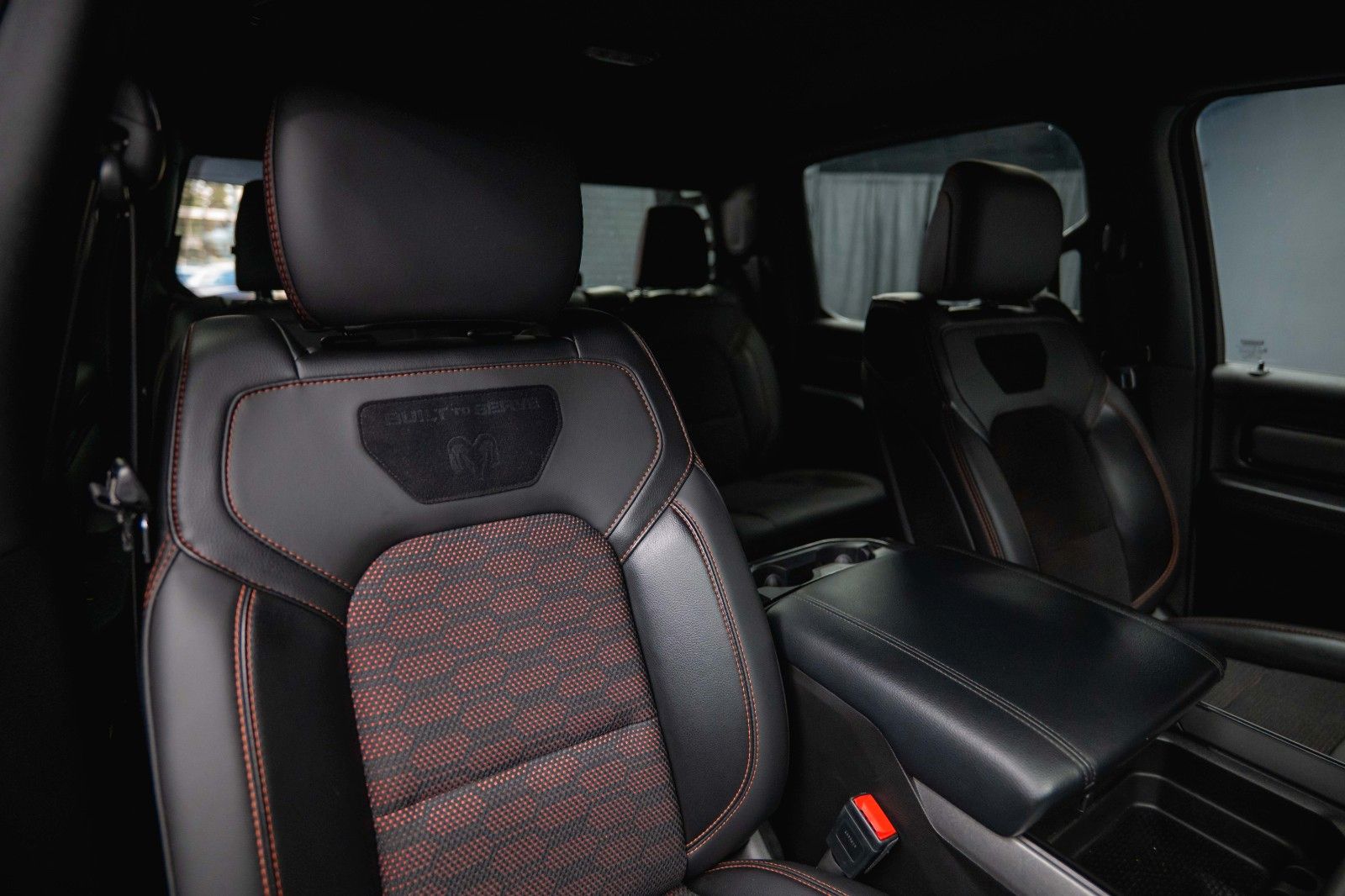 Fahrzeugabbildung Dodge RAM 5.7 V8 HEMI 4x4 Built to Serve AXLE LOCK FOX