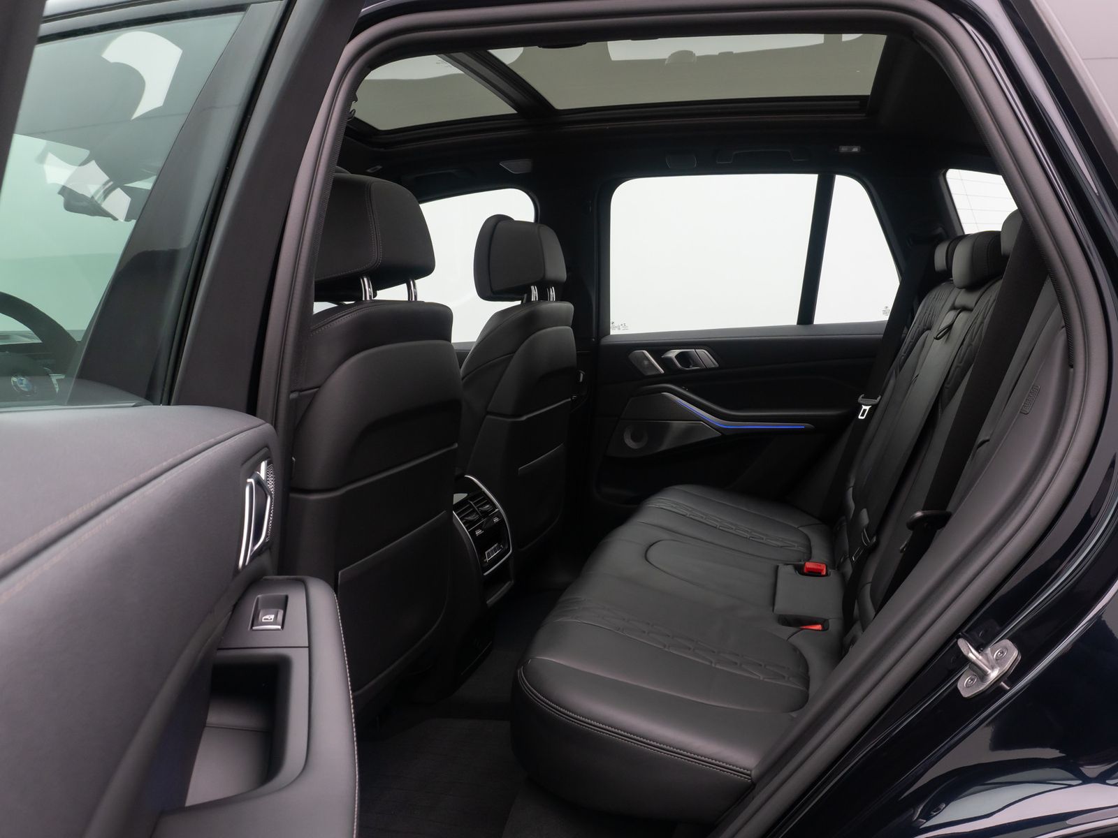 Fahrzeugabbildung BMW X5 M50i B&W Individual 360°HUD DAB Panorama Voll