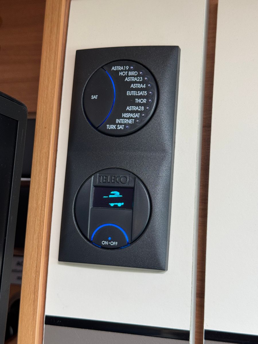 Fahrzeugabbildung Pössl SUMMIT 600 PLUS SOLAR TV AHK KAMERA NAVI SAT 1H
