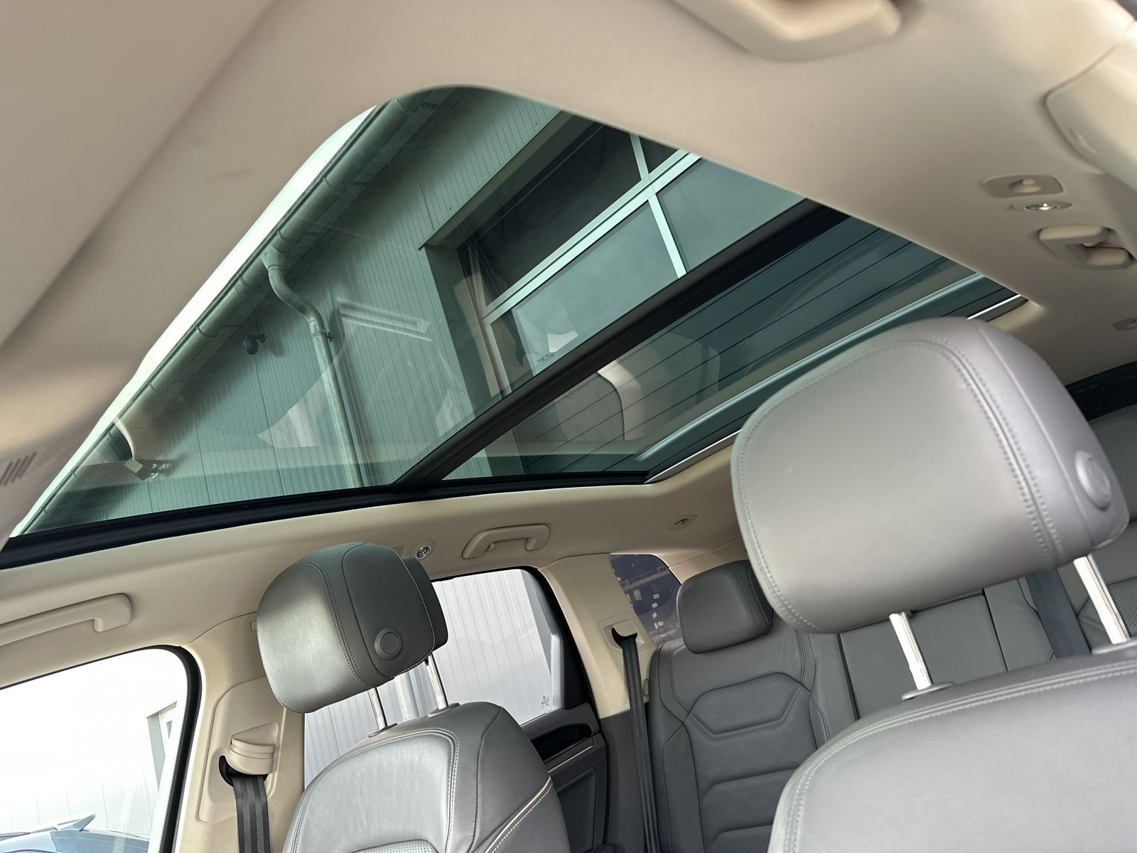 Fahrzeugabbildung Volkswagen Touareg 3.0 TSI 4M Atmosphere NAV+LED+KAM+PANORA