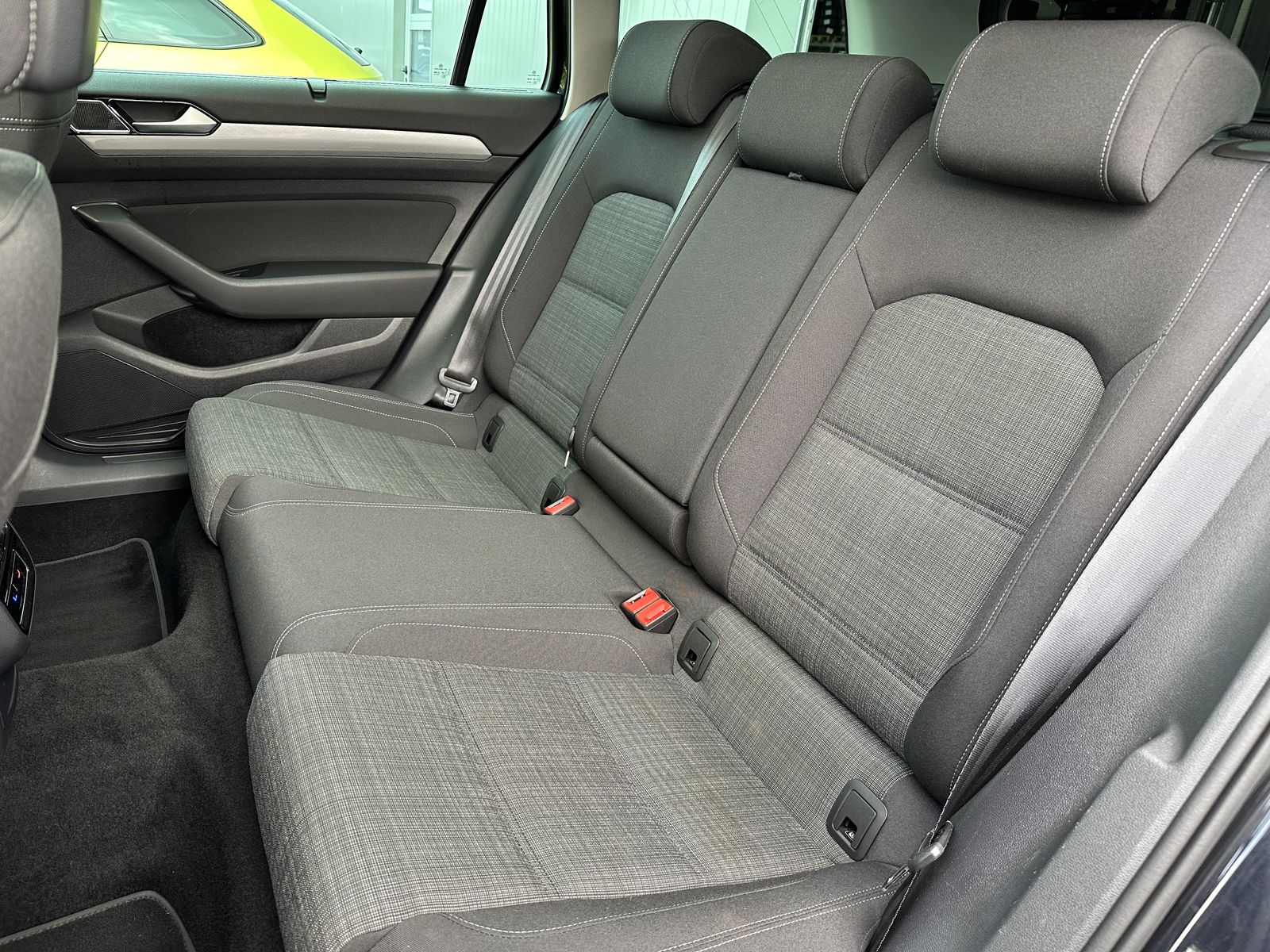 Fahrzeugabbildung Volkswagen Passat Variant 2.0 TDI Business NAV+LED+ACC+PANO