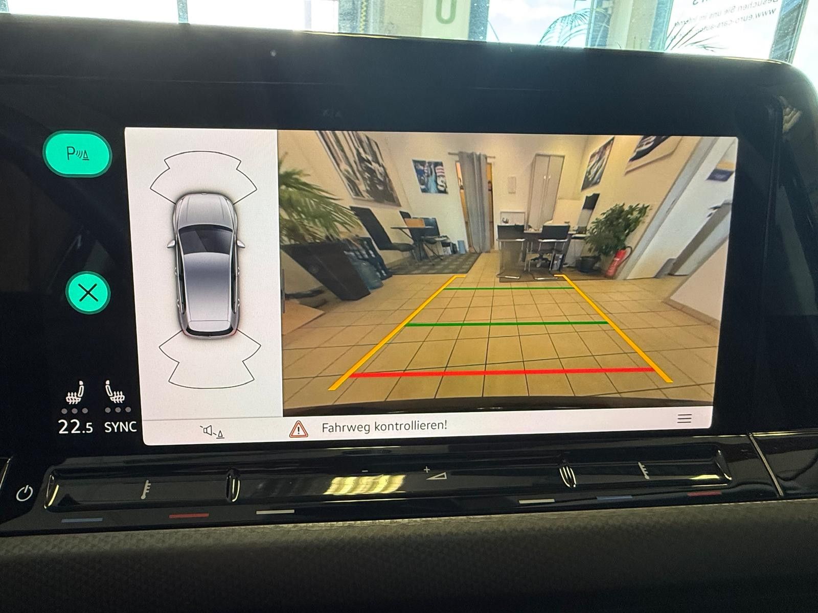 Fahrzeugabbildung Volkswagen Golf VIII Lim. Active/AHK/SCHECKHEFT/NAVI/KAMERA
