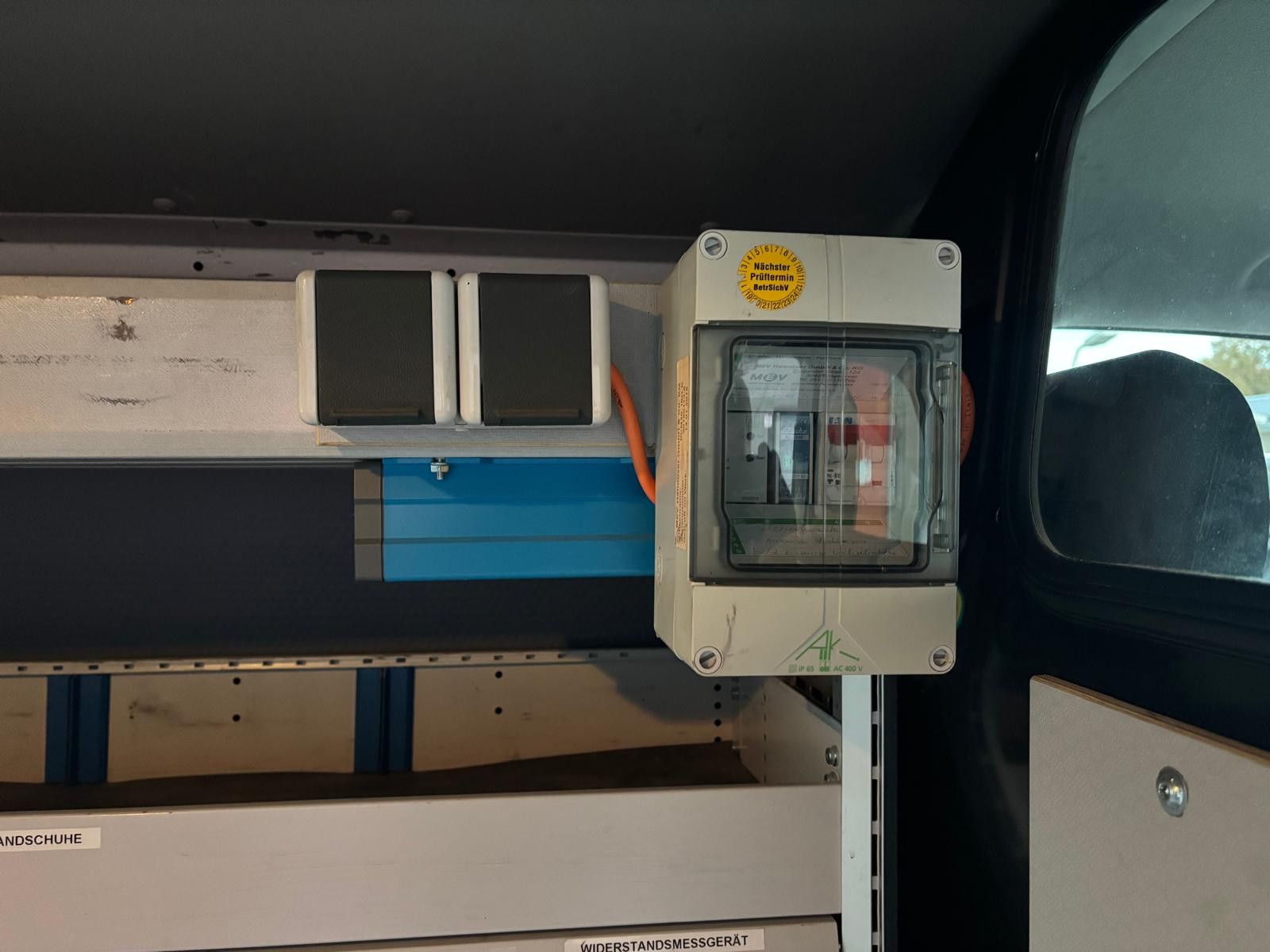 Fahrzeugabbildung Volkswagen T6 Transporter 2.0 TDI Kasten lang-STDHZ-AHK-NAV