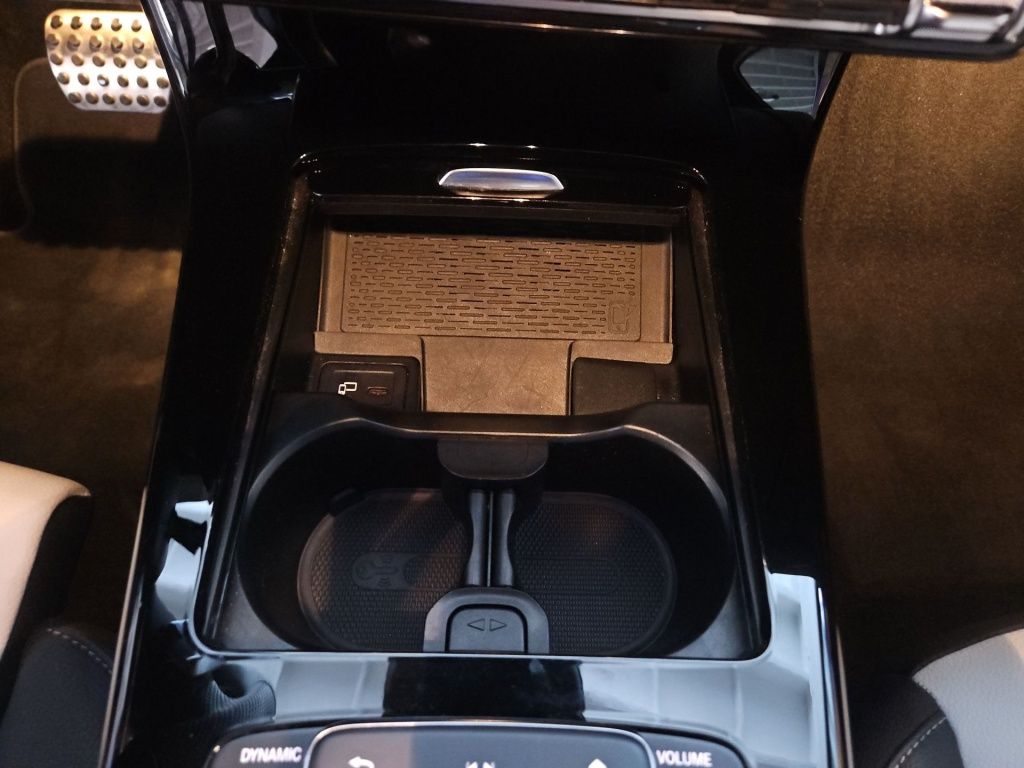 Fahrzeugabbildung Mercedes-Benz A 200 AMG Distronic+ AHK LED SHZ Sport Ambie.