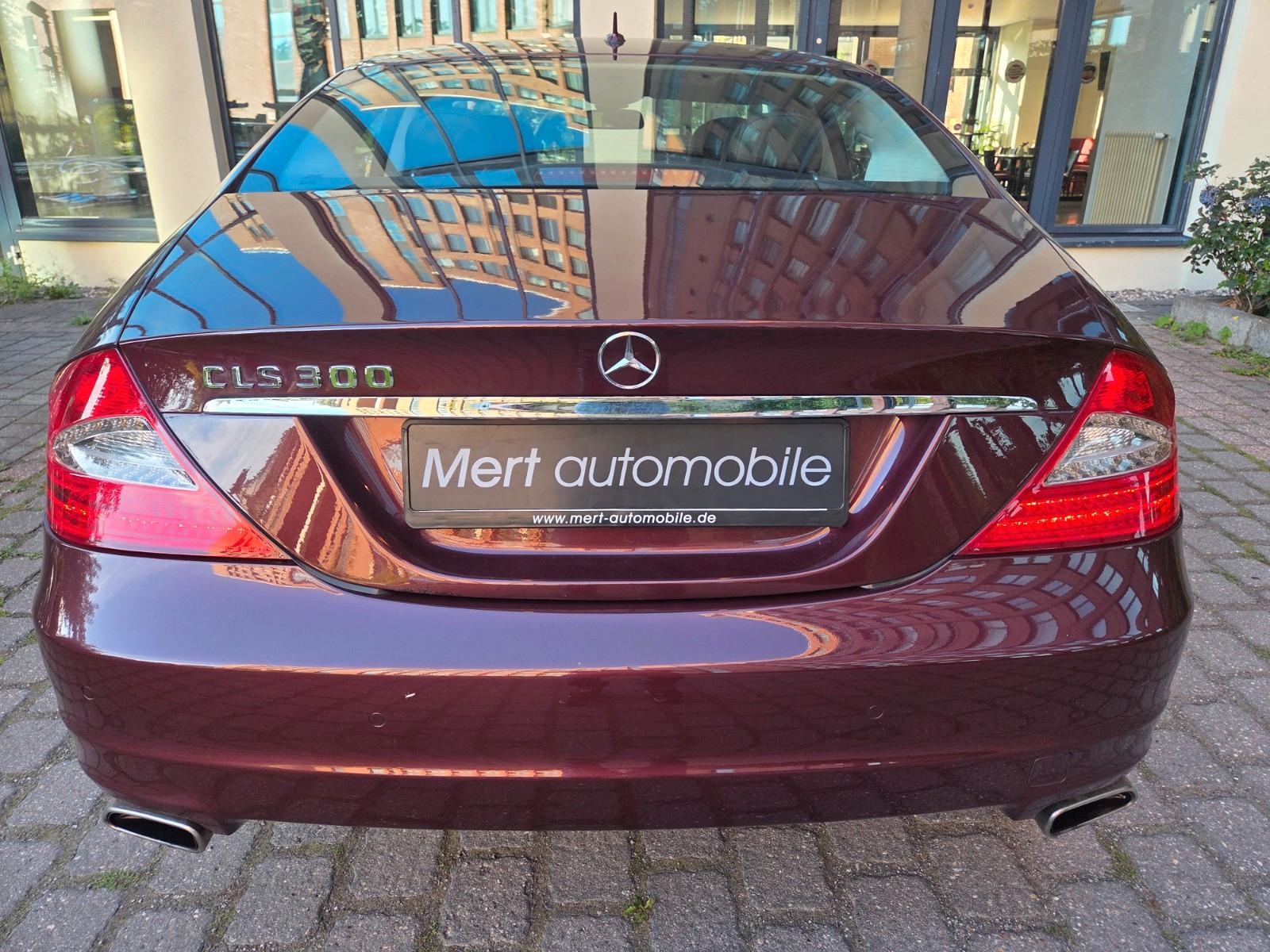 Mercedes-Benz CLS 300*DISTRONIC*SCHIEBEDACH*STANDHEIZUNG*19"*
