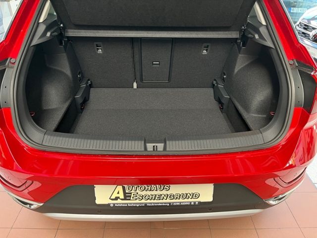 Fahrzeugabbildung Volkswagen T-Roc 1.5 TSI DSG STYLE GJR AHK NAVI IQ.DRIVE