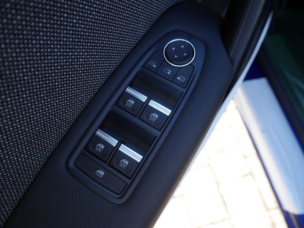 Fahrzeugabbildung Renault Captur Techno TCe 160 SHZ KAMERA NAVI ACC LED