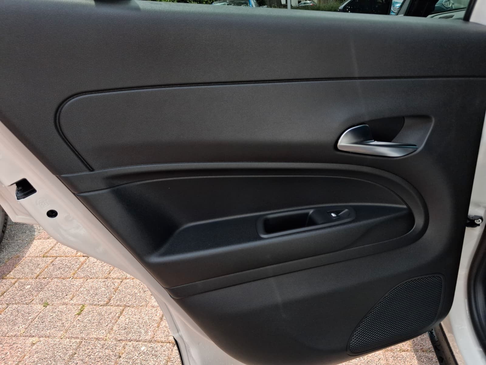 Fahrzeugabbildung Jeep Altitude Black Edition Leder Massage ACC