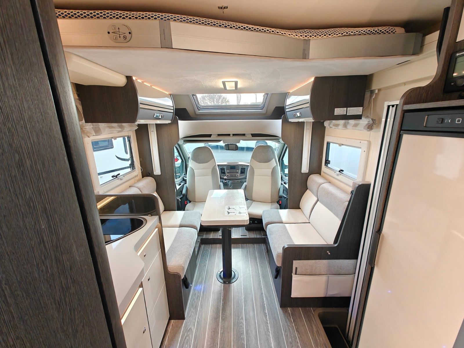 Fahrzeugabbildung Roller Team Kronos 287 TL - Face2Face, Hubbett, Einzelbetten