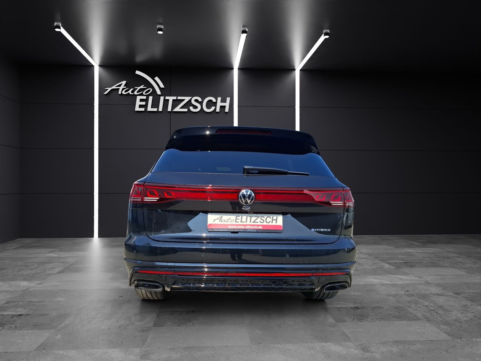 Fahrzeugabbildung Volkswagen Touareg TSI eHybrid R-Line 4M Matrix AHK Pano HU