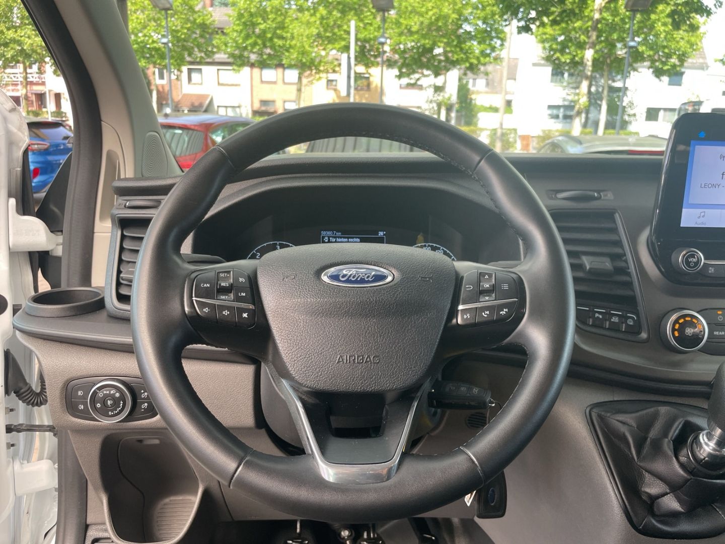 Fahrzeugabbildung Ford Transit Custom Kombi 320 L1 Trend 2.0 TDCi 105PS