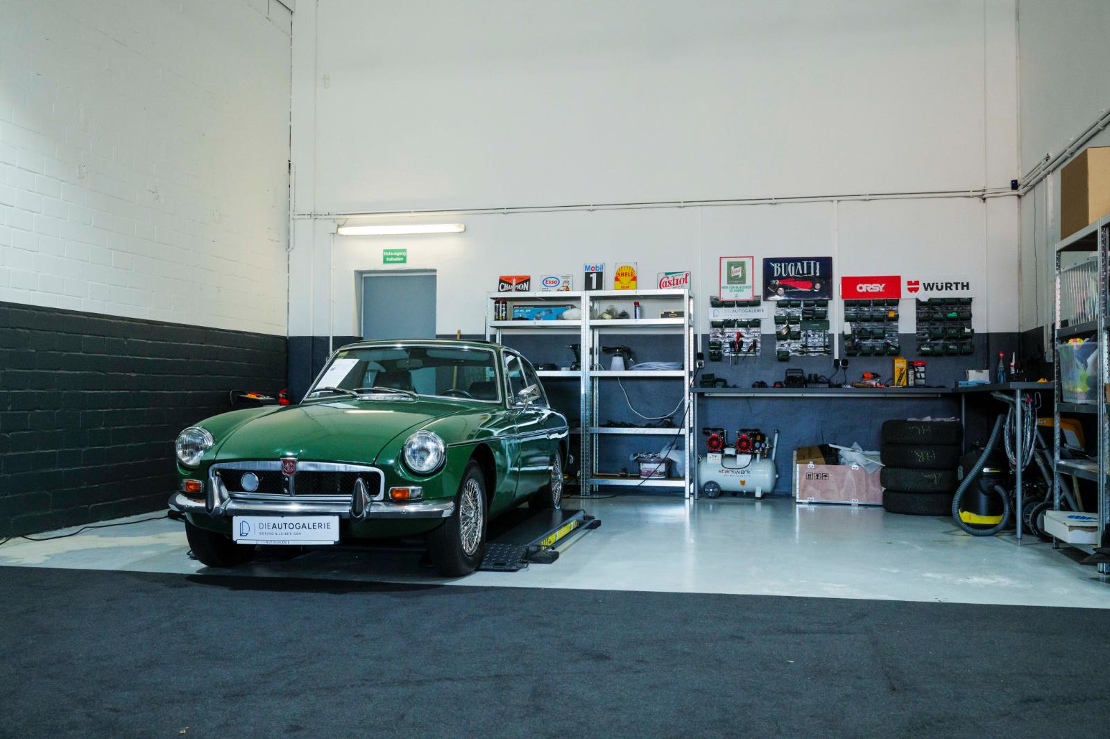 showroom-image-bottom
