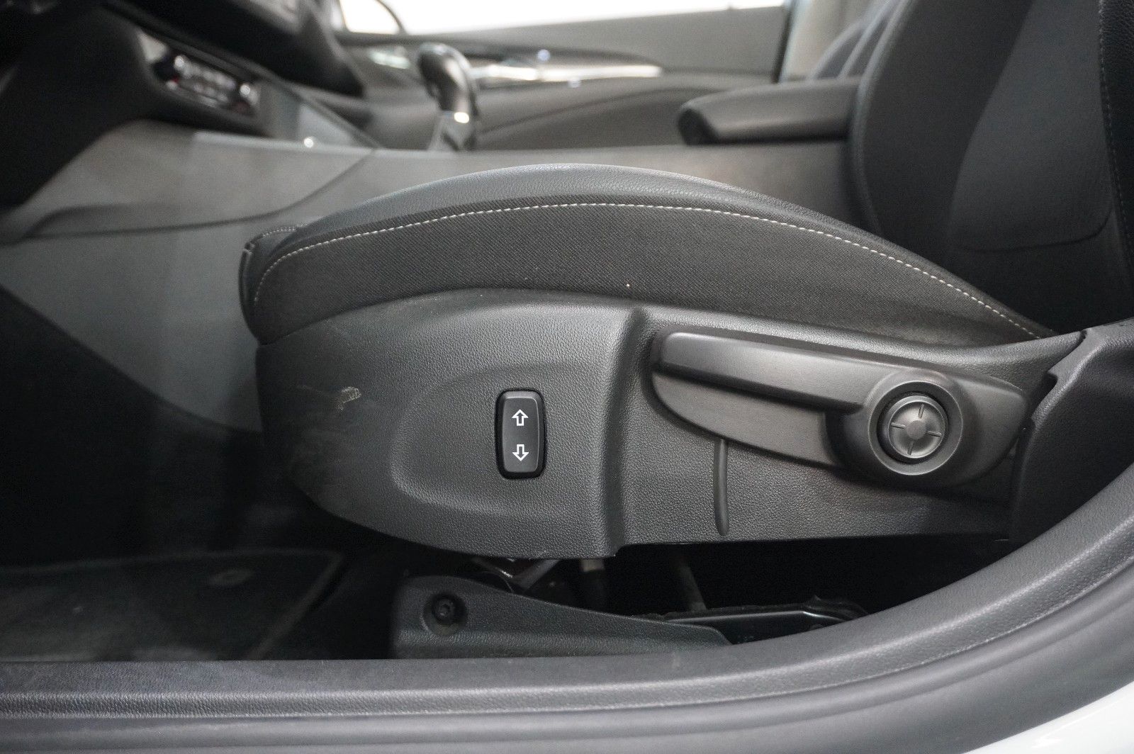 Fahrzeugabbildung Opel Insignia B GS 2.0D INNOV. NAVI/KAMERA/PANO./AHK