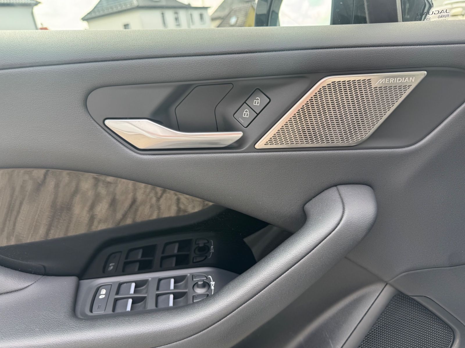 Fahrzeugabbildung Jaguar I-PACE 400 AWD/Black-Pack/CarPlay/MERIDIAN/89,6%
