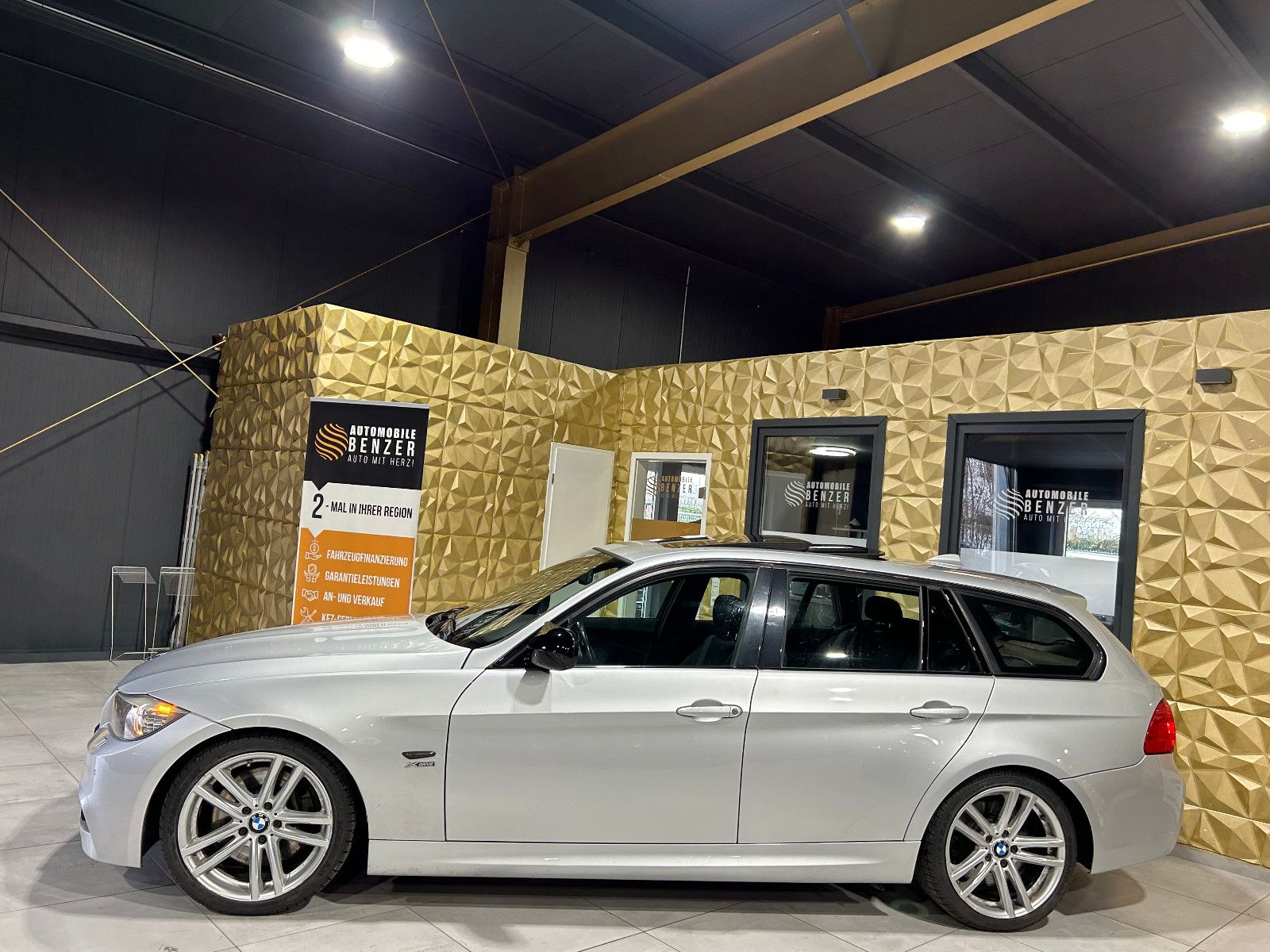 Fahrzeugabbildung BMW 335i xDrive/PANO/ALCANTARA/NAVI/PDC/TEMPOMAT