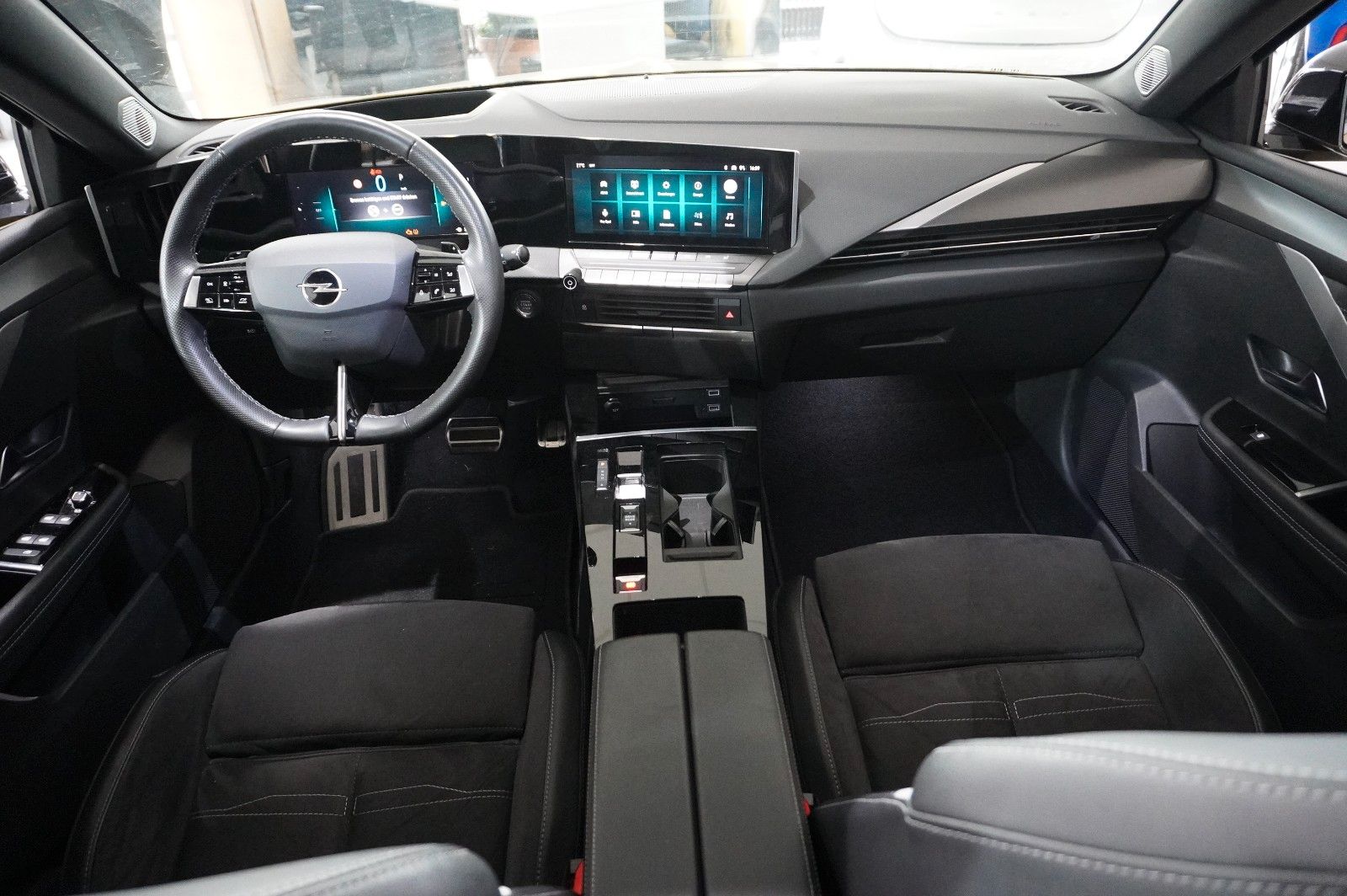 Fahrzeugabbildung Opel Astra L Lim. 1.6 HYBRID ULTIMATE NAVI/360°/HUD