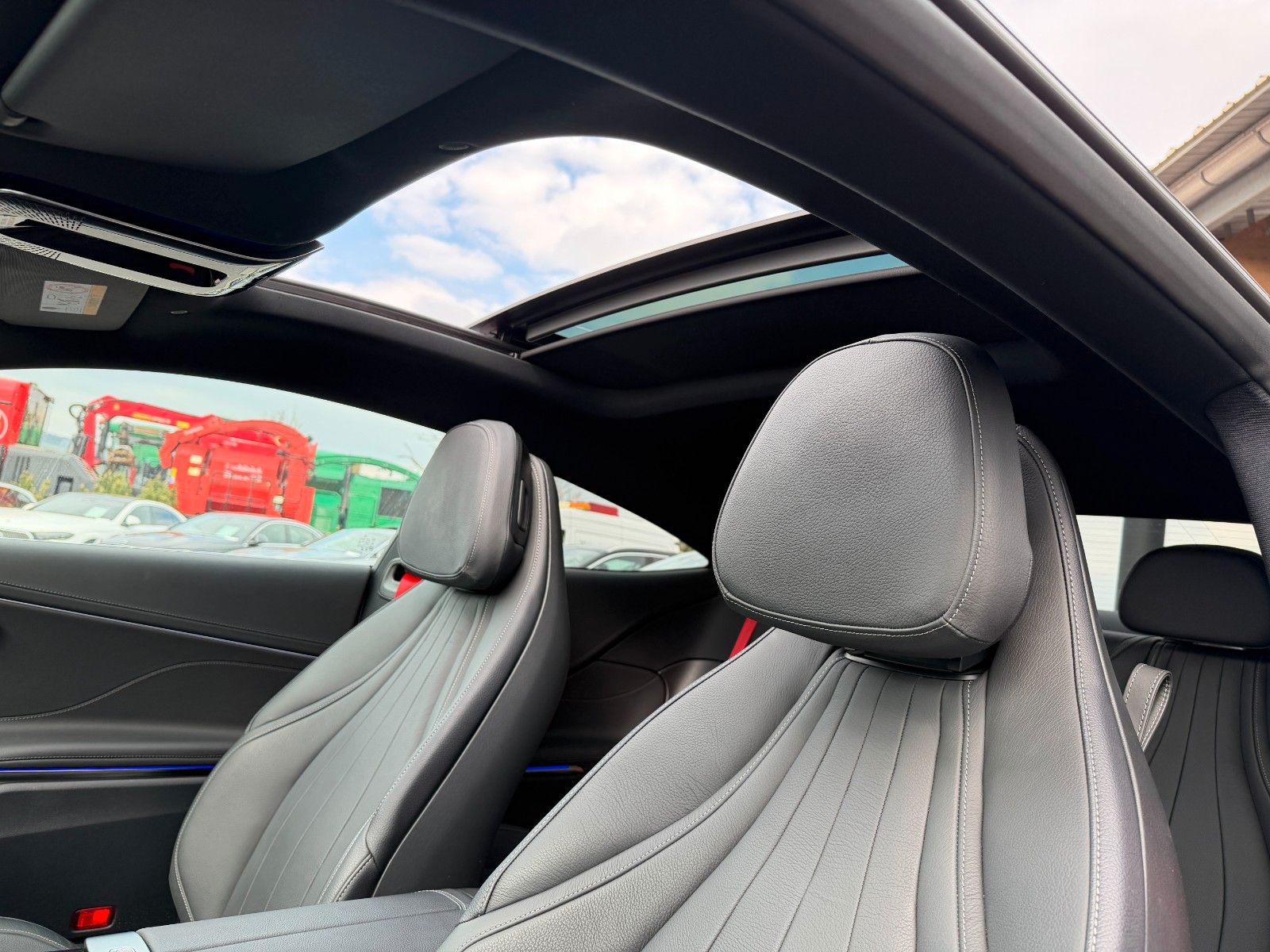 Fahrzeugabbildung Mercedes-Benz CLE 300 e AMG Premium Distr+Pano+360°+Digital