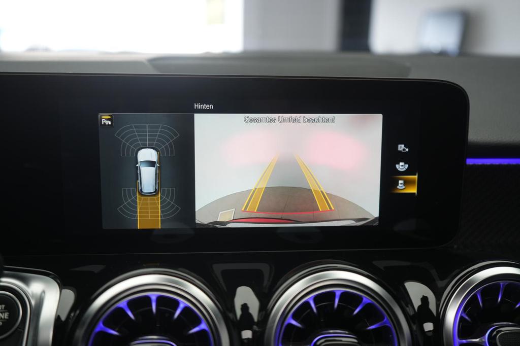 Mercedes-Benz GLB 220