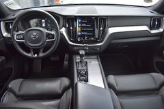 Fahrzeugabbildung Volvo XC60 D4 Autom. R-Design*STHZG*H/K*RFK*ACC