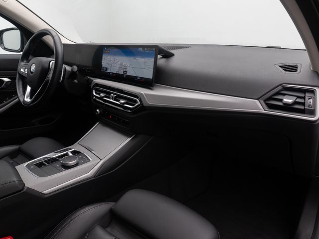 BMW 330, 2022 — 23