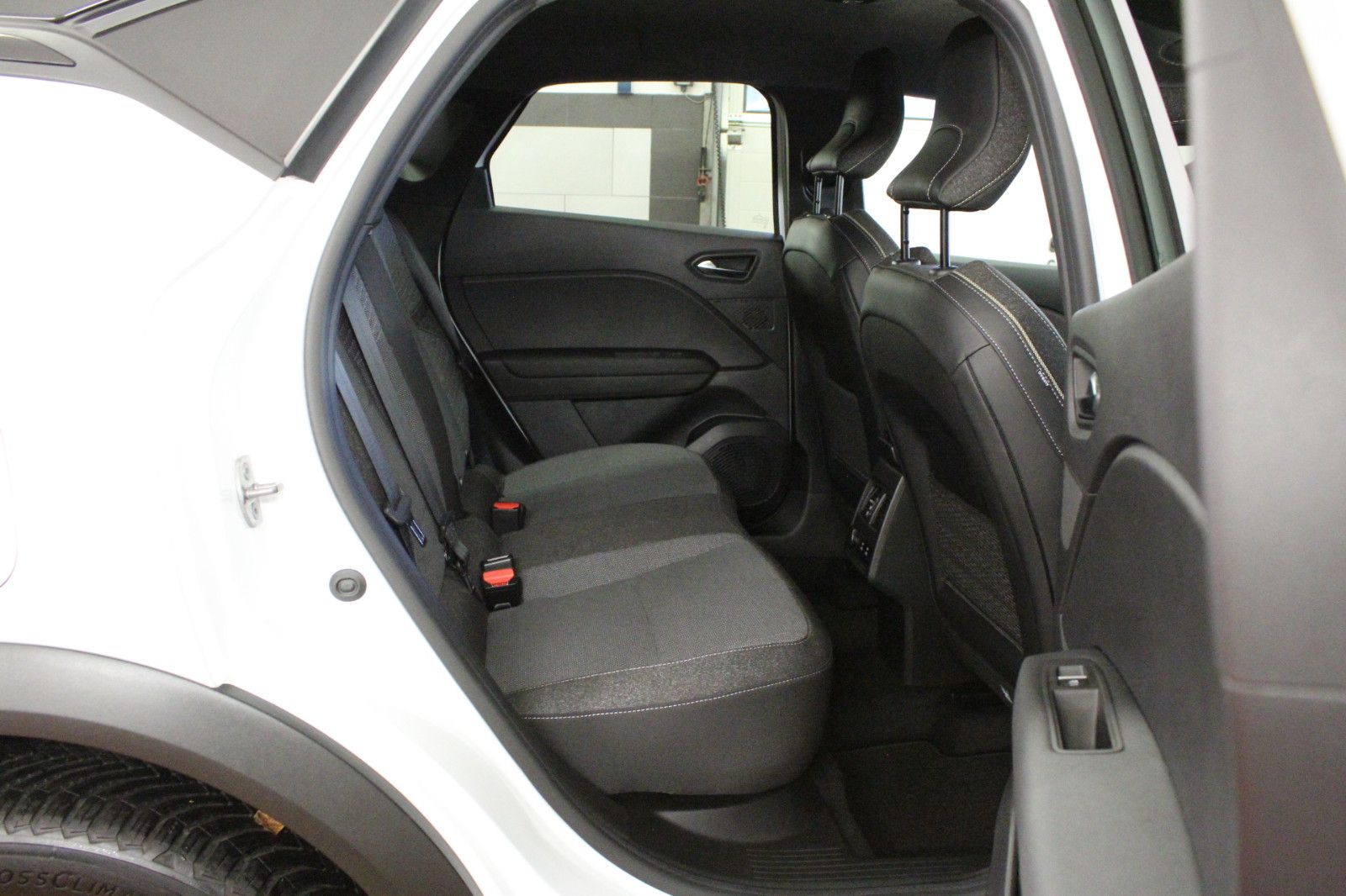 Fahrzeugabbildung Renault Captur Mild Hybrid 160 EDC Techno *Ganzjahresrei