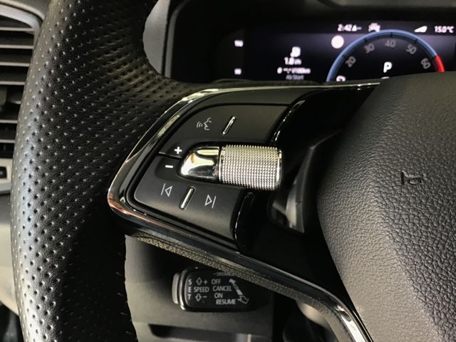 Fahrzeugabbildung Skoda Karoq Sportline 1.5 TSI DSG/Navi/DCC/ACC/4xSHZ