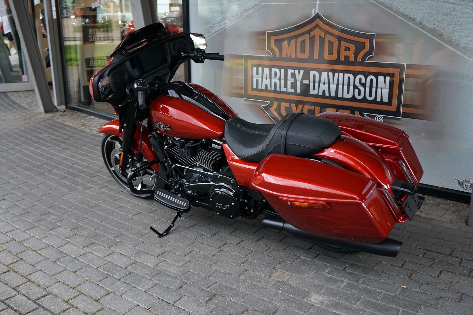 Fahrzeugabbildung Harley-Davidson Street Glide 117 FLHX - MY25 - NEU - Whiskey Fir