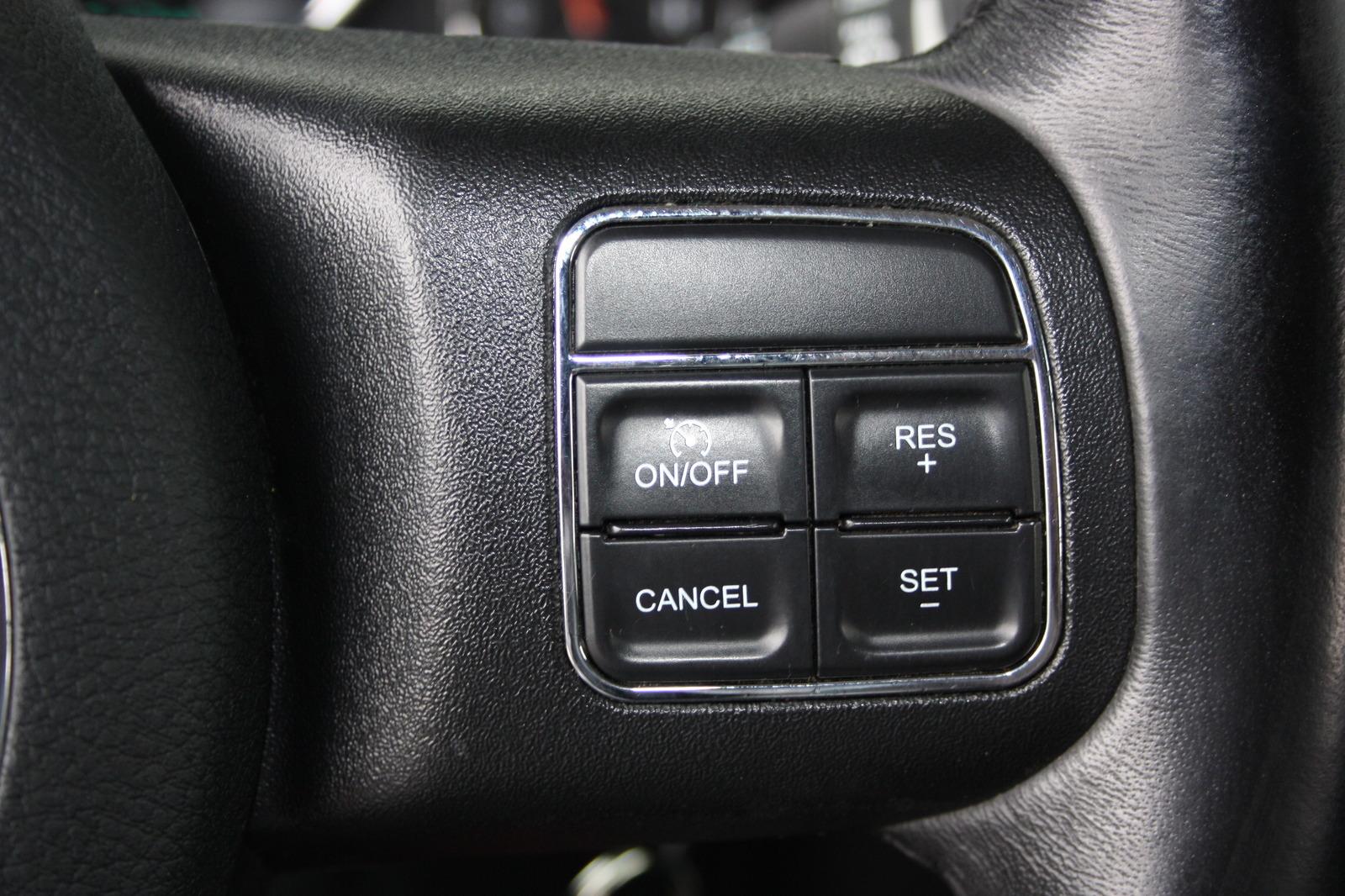 JEEP WRANGLER 2.8 SAHARA AUTO. GPS / CUIR / ATTELAGE / LED | 200 ch | 4X4 | ATTELAGE FIXE | PANORAMA | SELLERIE CUIR