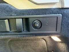 Fahrzeugabbildung BMW 318i T Sport Line LED*Tempomat*Kessy*Navi AHK Sh