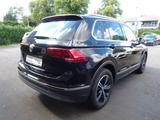 Volkswagen Tiguan Highline 4Motion LED NAVI PANO PDC ACC - Volkswagen Tiguan mit Benzin-Antrieb: Limousine