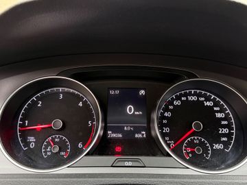 Volkswagen Golf - 8