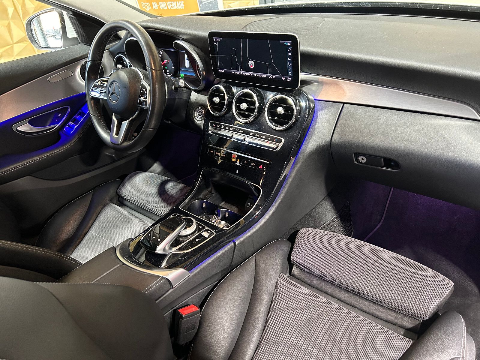Fahrzeugabbildung Mercedes-Benz C 200 T-Modell/NAVI/KAMERA/APPLE/AMBIENTE/SHZ
