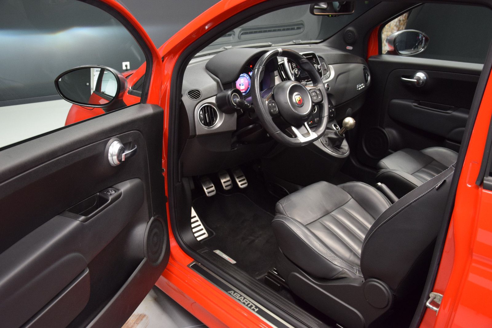 Fahrzeugabbildung Abarth 595 C Turismo Facelift Leder beats PDC UConnect