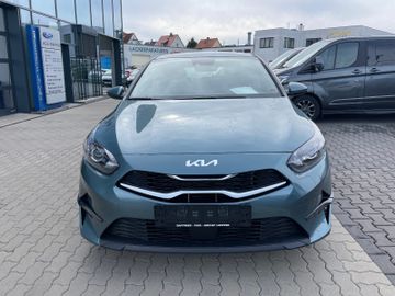 Fahrzeugabbildung Kia Ceed Vision Verkehrszeichenerk., Front-Koll-War.