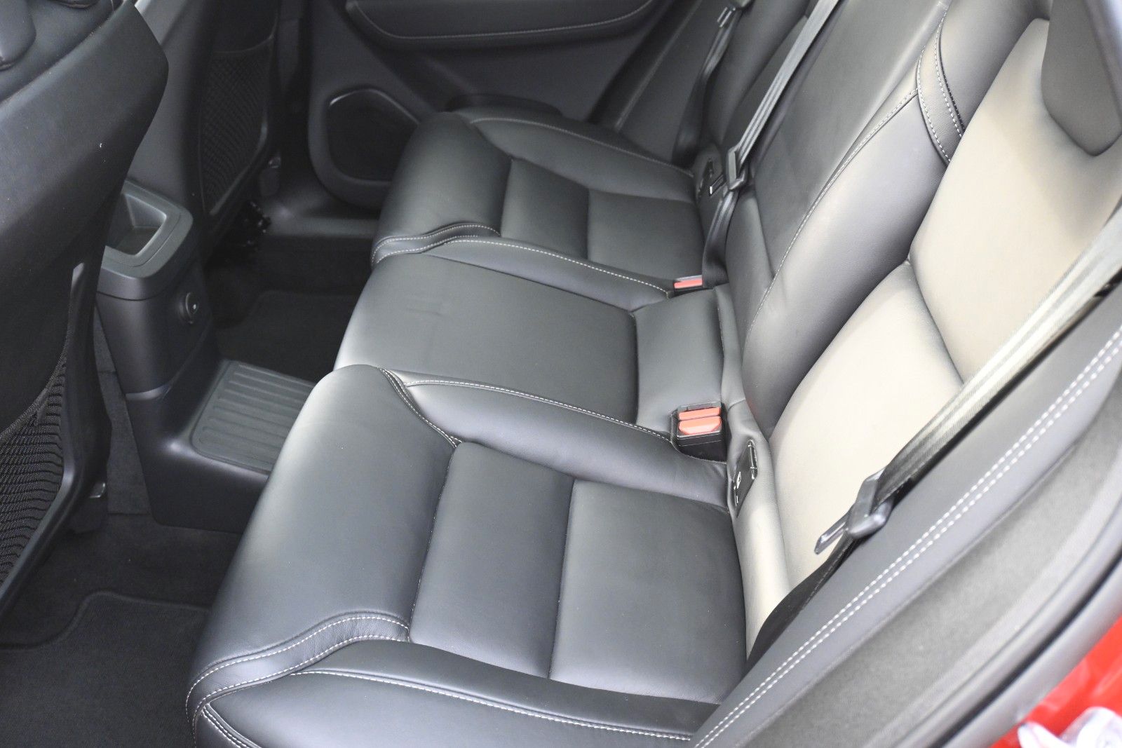 Fahrzeugabbildung Volvo XC60 T8 Ultimate Dark AWD*AHK*HUD*Pano*Massage*