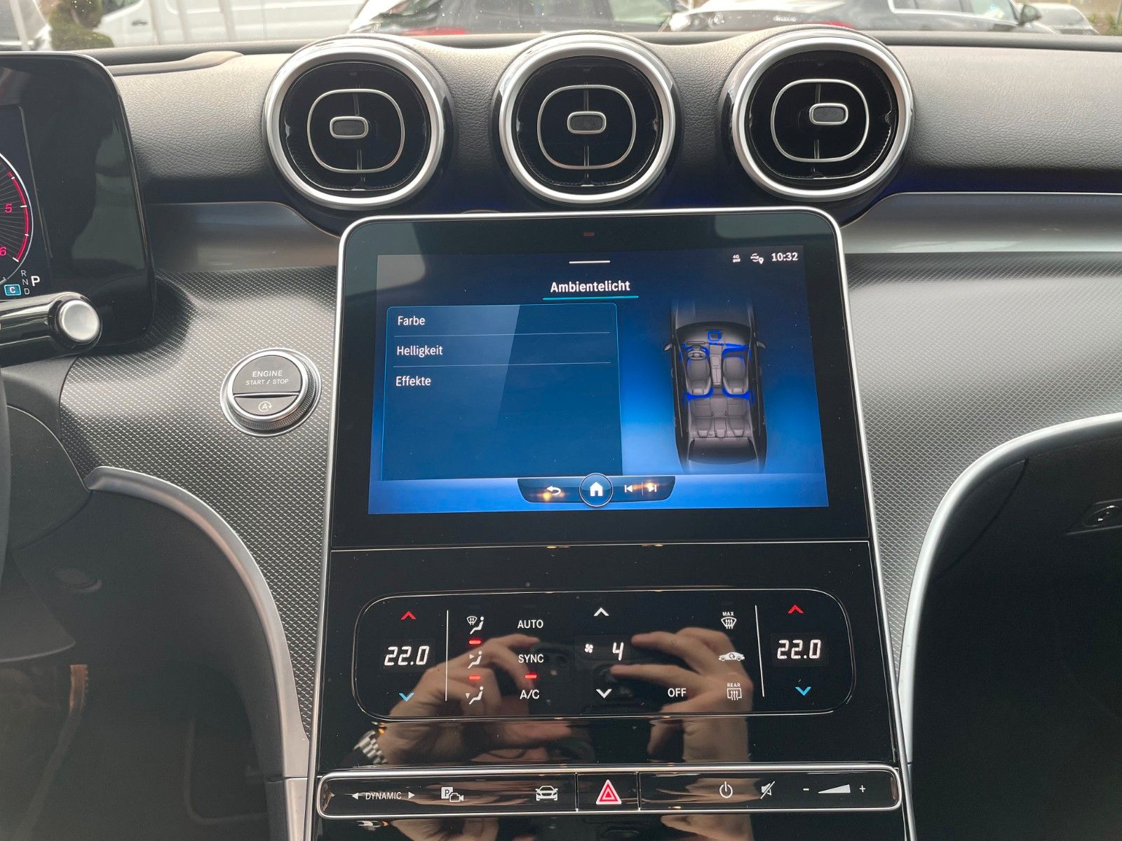 Fahrzeugabbildung Mercedes-Benz C 220 d AVANTGARDE AHK+HUD+DISTR+R-Kamera+Carpla