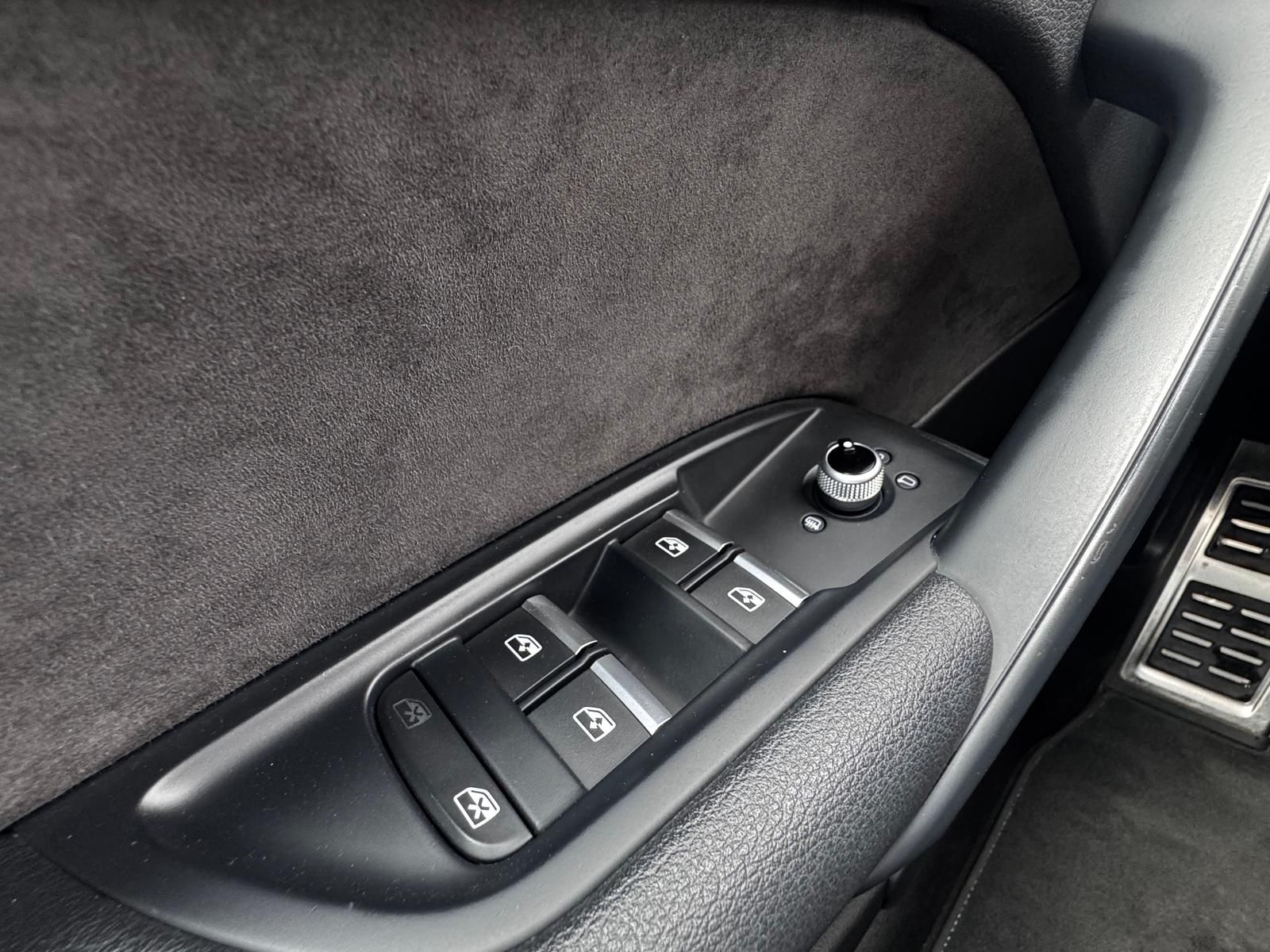 Fahrzeugabbildung Audi Q5 40 TDI quattro sport S line Sport-Paket /Plus
