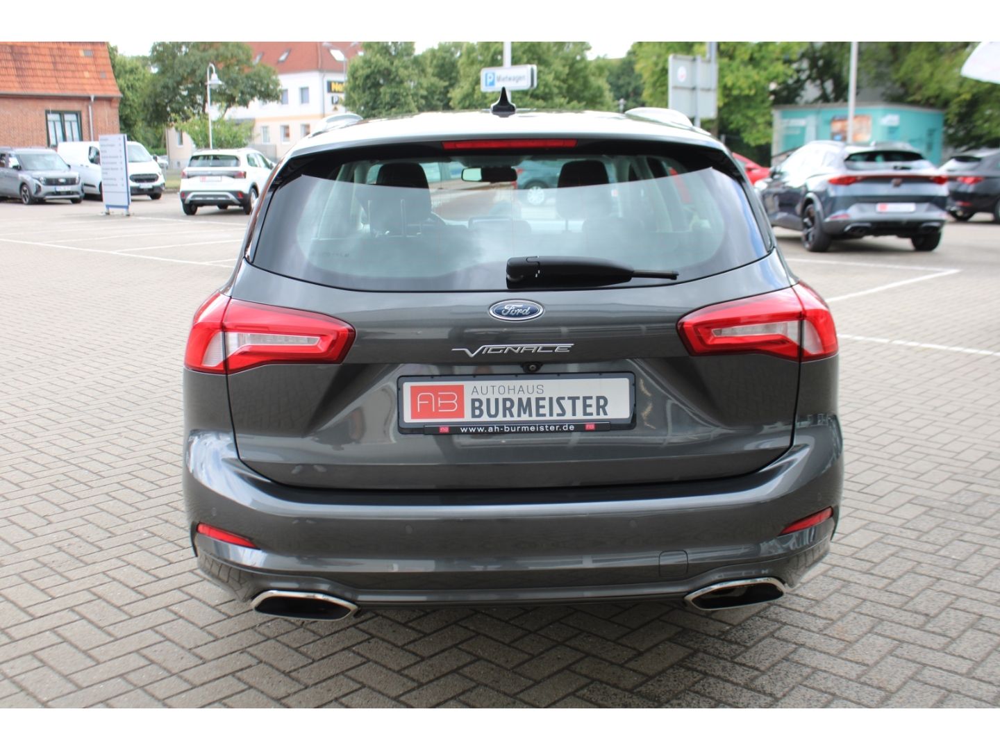 Fahrzeugabbildung Ford Focus Turnier Vignale ACC LED TWA Pano AHK RFK W