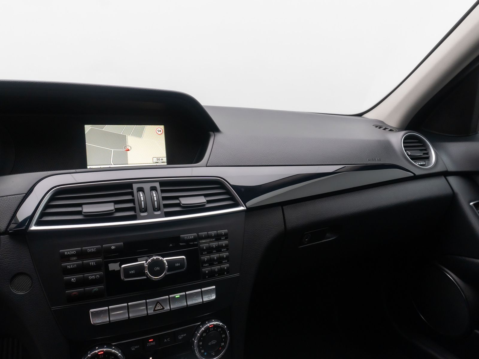 Fahrzeugabbildung Mercedes-Benz C 180 BlueEfficiency AHK Navi HiFi PDC KlimaAut