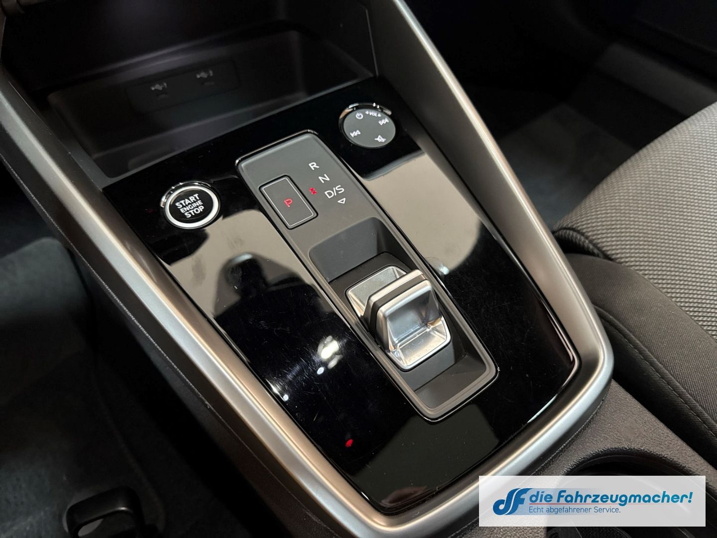 Fahrzeugabbildung Audi A3 Sportback 40 TFSI quattro S line El. Panodach